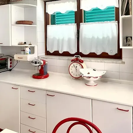 Charming House In Motta With Terrace And Fenced Garden. בית נופש